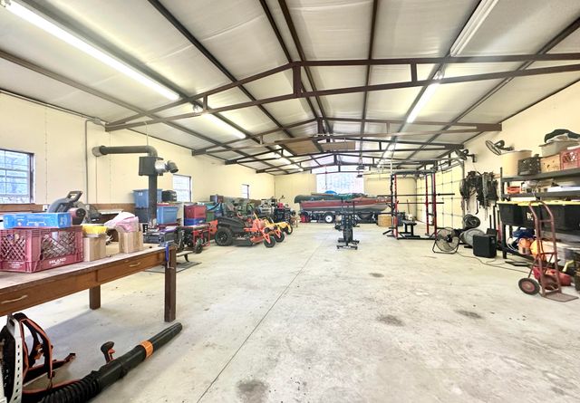 33239 Thompson Road, Afton, OK 74331