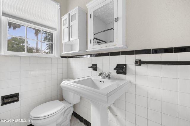 4515 PINEWOOD Avenue, Jacksonville, FL 32207