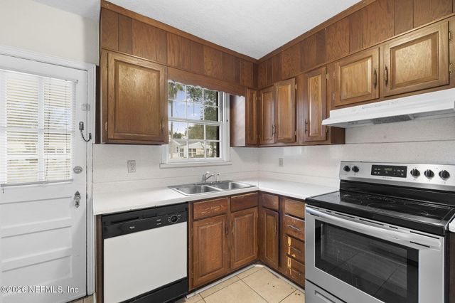 4515 PINEWOOD Avenue, Jacksonville, FL 32207