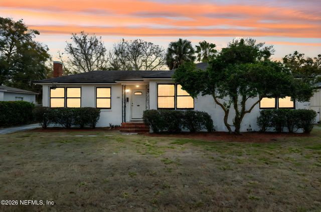 4515 PINEWOOD Avenue, Jacksonville, FL 32207