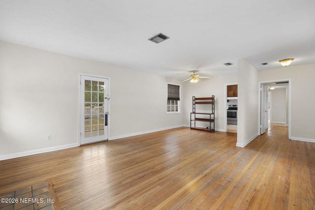 4515 PINEWOOD Avenue, Jacksonville, FL 32207