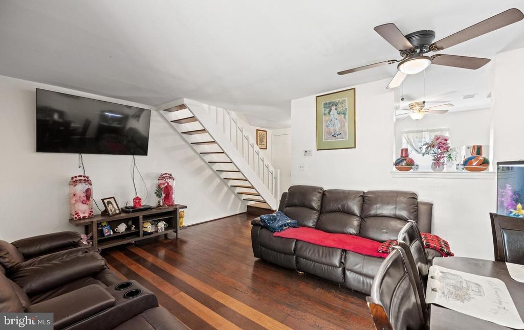 Image 11 of property listing at 3006 SHEPPERTON TER #3006, Silver Spring, MD 20904