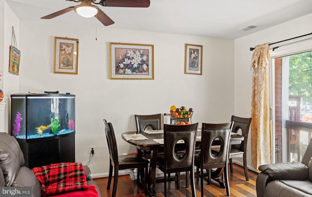 Image 13 of property listing at 3006 SHEPPERTON TER #3006, Silver Spring, MD 20904