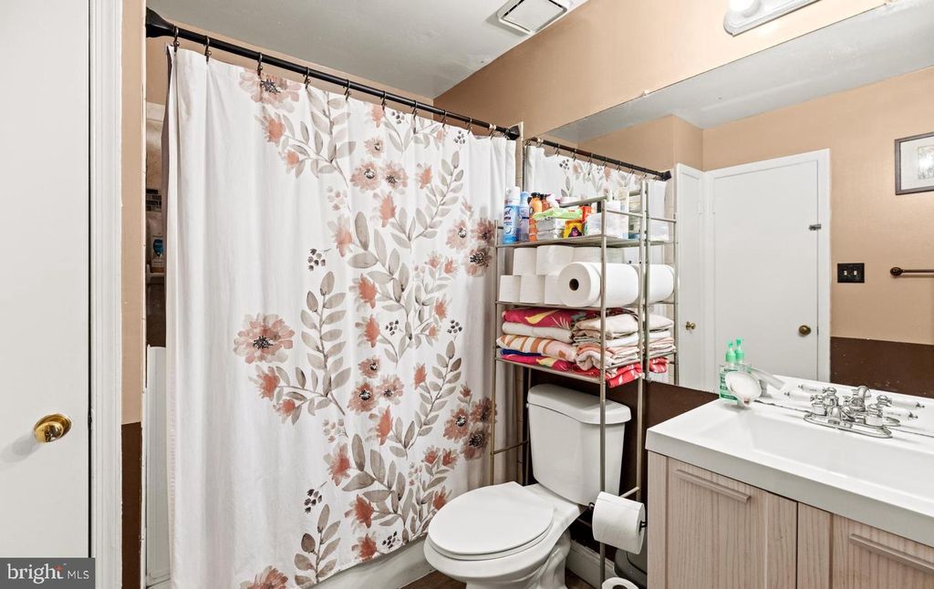 Image 23 of property listing at 3006 SHEPPERTON TER #3006, Silver Spring, MD 20904