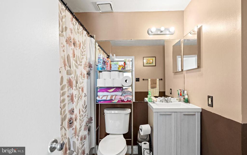 Image 25 of property listing at 3006 SHEPPERTON TER #3006, Silver Spring, MD 20904