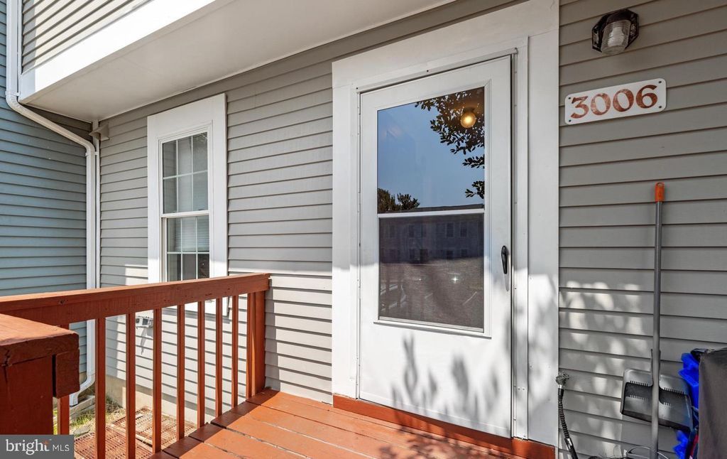 Image 3 of property listing at 3006 SHEPPERTON TER #3006, Silver Spring, MD 20904