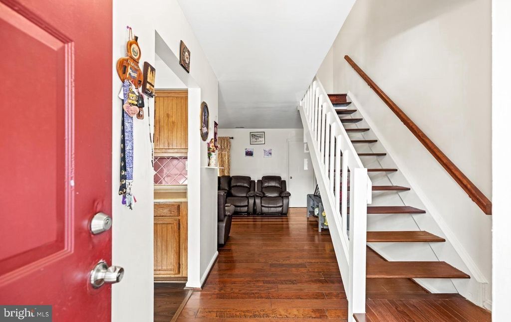 Image 4 of property listing at 3006 SHEPPERTON TER #3006, Silver Spring, MD 20904