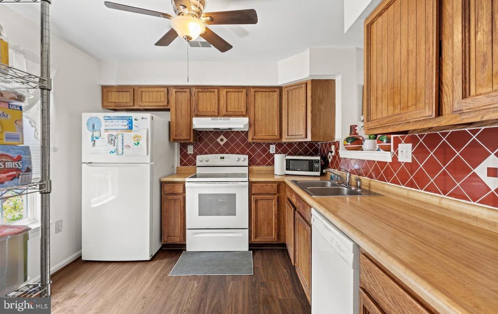 Image 5 of property listing at 3006 SHEPPERTON TER #3006, Silver Spring, MD 20904