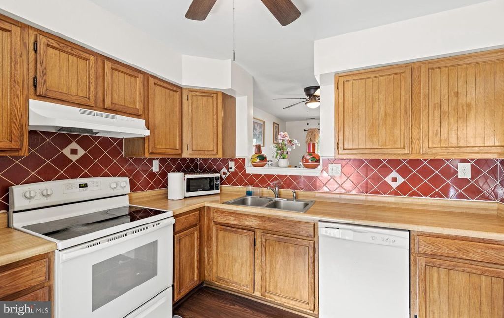 Image 7 of property listing at 3006 SHEPPERTON TER #3006, Silver Spring, MD 20904