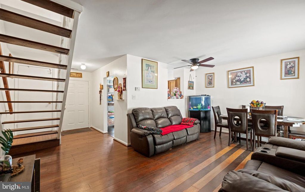 Image 8 of property listing at 3006 SHEPPERTON TER #3006, Silver Spring, MD 20904