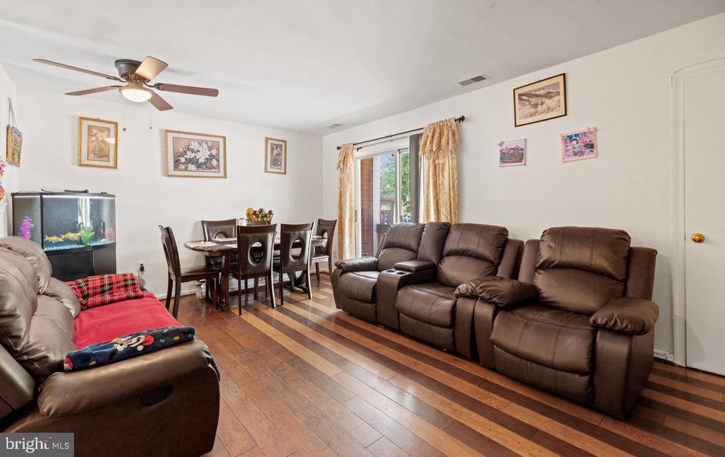 Image 9 of property listing at 3006 SHEPPERTON TER #3006, Silver Spring, MD 20904