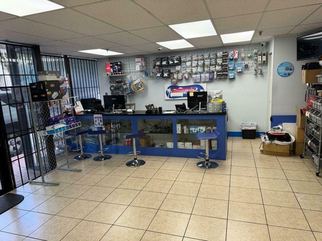 7108 NW 50TH Street, Miami, FL 33166