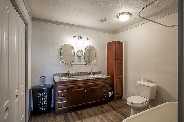 1630 Fm 365, Nome, TX 77629