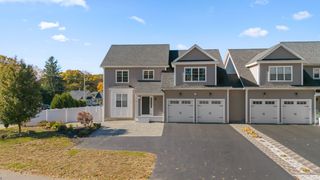 75 Elm St 75, Shrewsbury, MA 01545