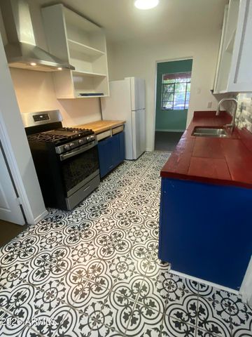 2831 N 33RD Place, Phoenix, AZ 85008