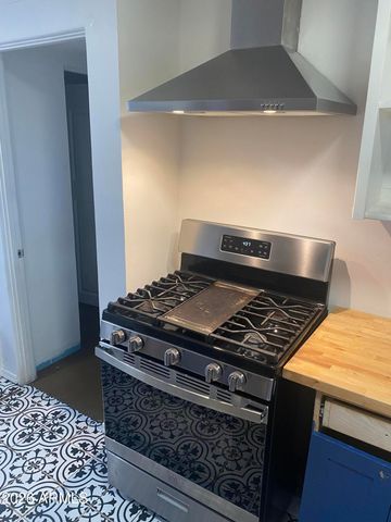 2831 N 33RD Place, Phoenix, AZ 85008