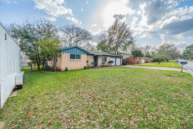 504 Lynda Lane, Arlington, TX 76010