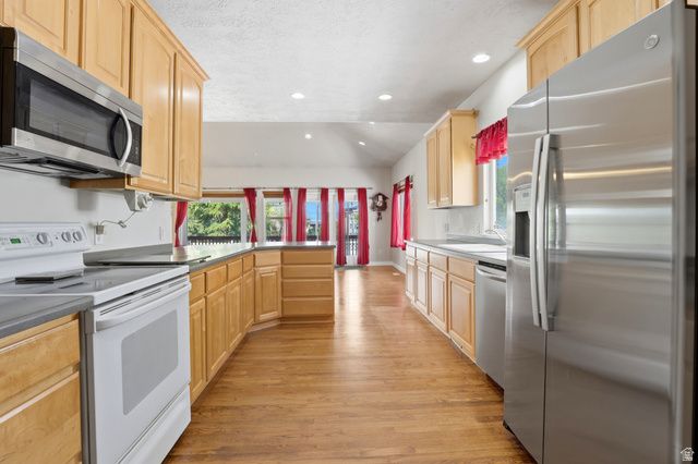 9884 S CASCADE PARK DR, Sandy, UT 84070