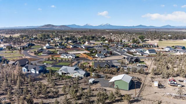 3957 NW 39th Drive, Redmond, OR 97756