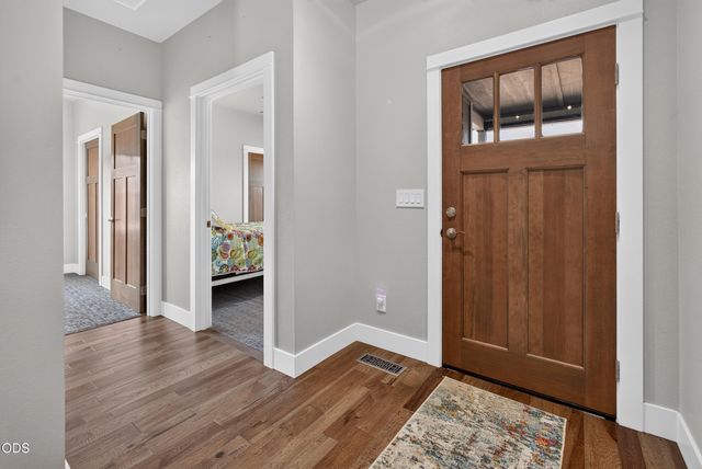 3957 NW 39th Drive, Redmond, OR 97756