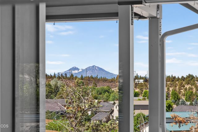 3957 NW 39th Drive, Redmond, OR 97756