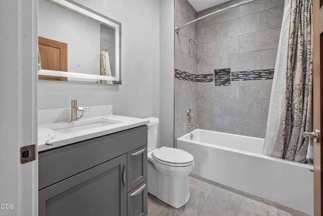 3957 NW 39th Drive, Redmond, OR 97756