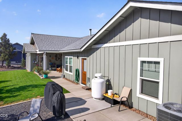 3957 NW 39th Drive, Redmond, OR 97756