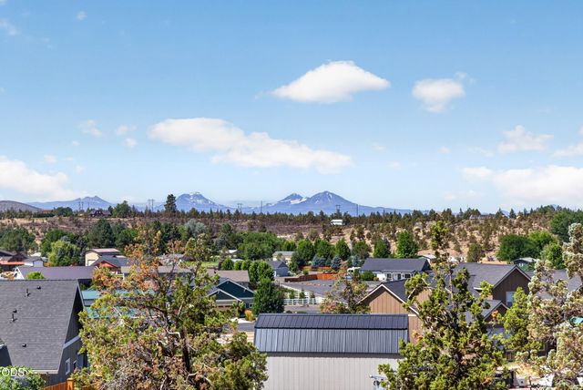 3957 NW 39th Drive, Redmond, OR 97756