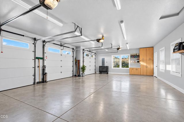 3957 NW 39th Drive, Redmond, OR 97756