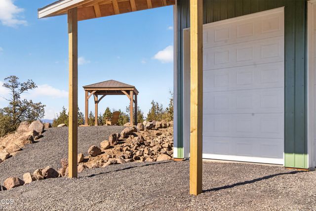 3957 NW 39th Drive, Redmond, OR 97756