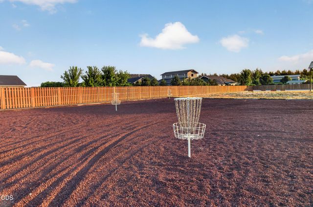 3957 NW 39th Drive, Redmond, OR 97756