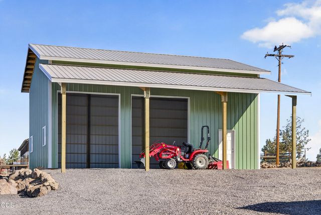 3957 NW 39th Drive, Redmond, OR 97756