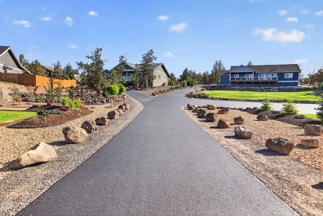3957 NW 39th Drive, Redmond, OR 97756