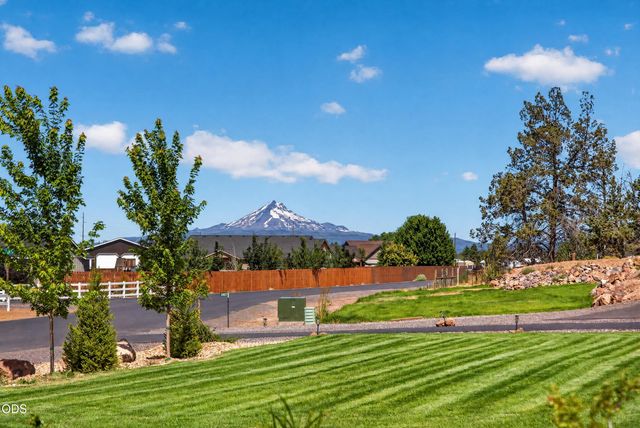 3957 NW 39th Drive, Redmond, OR 97756
