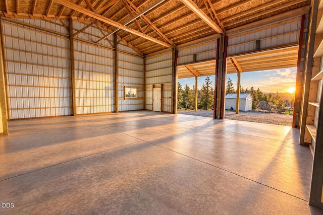 3957 NW 39th Drive, Redmond, OR 97756