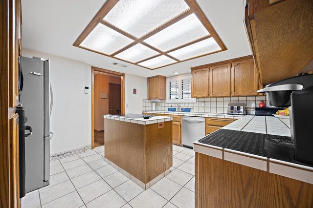 230 W Ash, Hanford, CA 93230