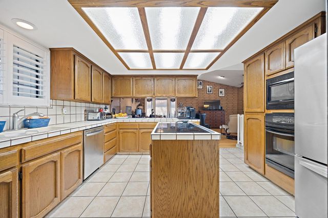 230 W Ash, Hanford, CA 93230