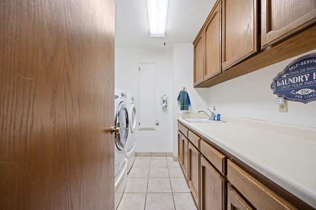 230 W Ash, Hanford, CA 93230