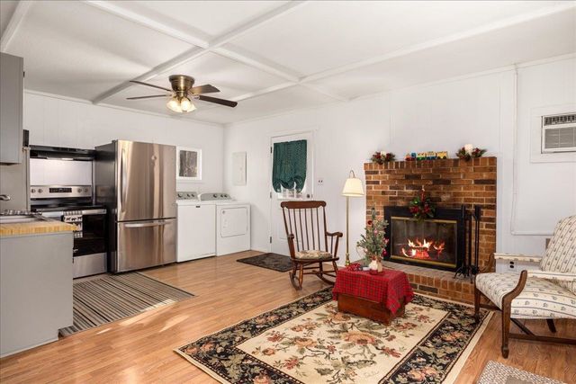 447 BLACKBERRY LN, New Market, VA 22844