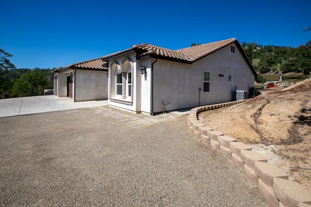 29200 Acorn Court, Coarsegold, CA 93614