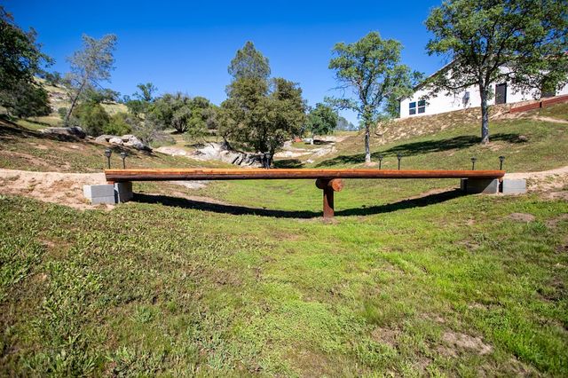 29200 Acorn Court, Coarsegold, CA 93614