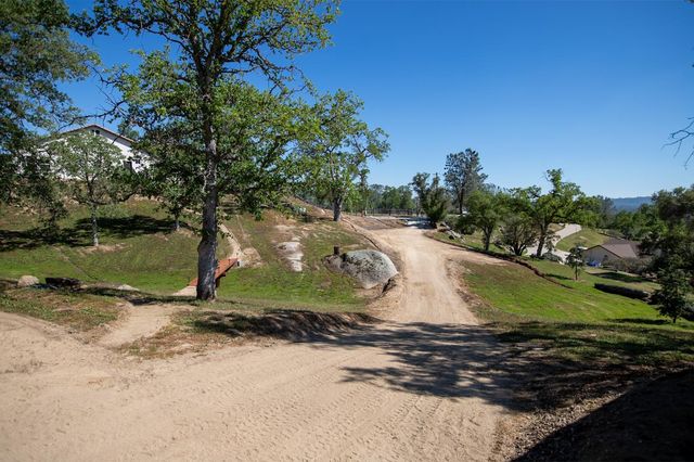 29200 Acorn Court, Coarsegold, CA 93614