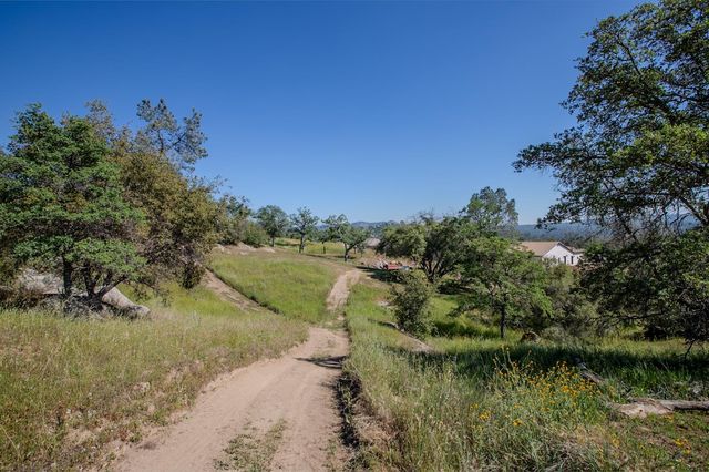 29200 Acorn Court, Coarsegold, CA 93614