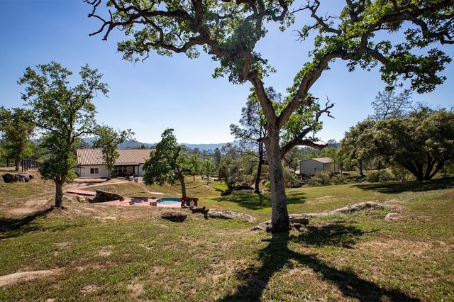 29200 Acorn Court, Coarsegold, CA 93614