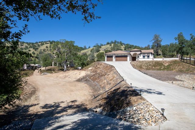 29200 Acorn Court, Coarsegold, CA 93614
