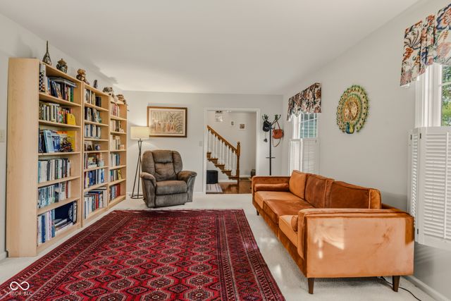 9956 W Raintree Drive N, Columbus, IN 47201