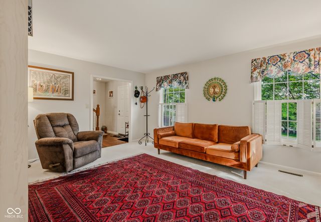 9956 W Raintree Drive N, Columbus, IN 47201