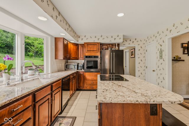 9956 W Raintree Drive N, Columbus, IN 47201