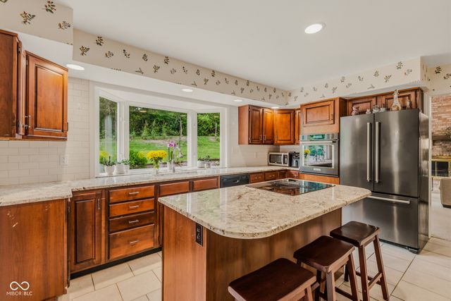 9956 W Raintree Drive N, Columbus, IN 47201