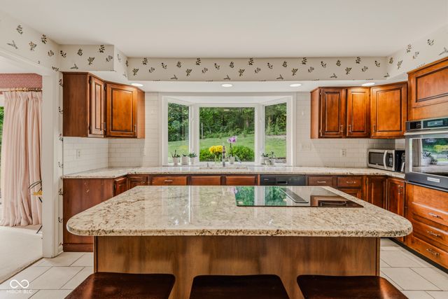 9956 W Raintree Drive N, Columbus, IN 47201